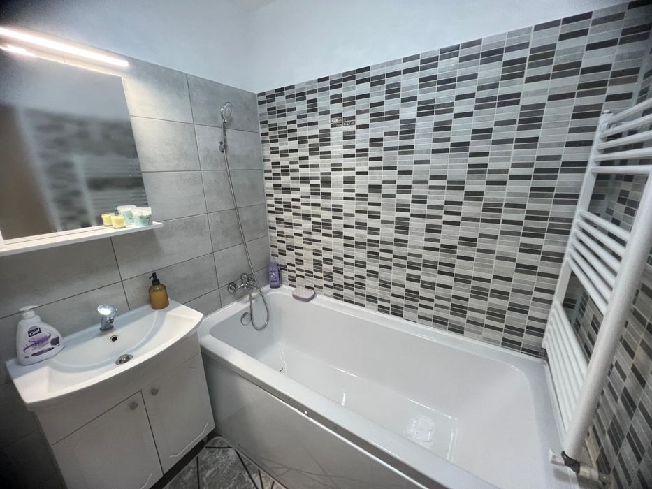 Inchiriez apartament cu 2 camere