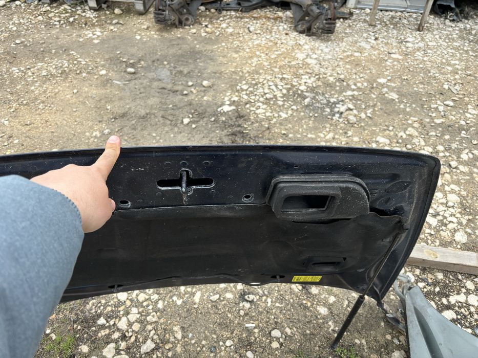 Преден капак за Волво В50 06-08г