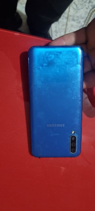 Vand telefoane pentru piese au parola