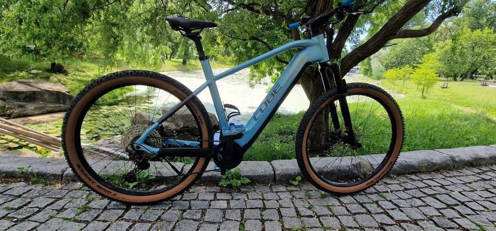 Bicicletă electrică Cube