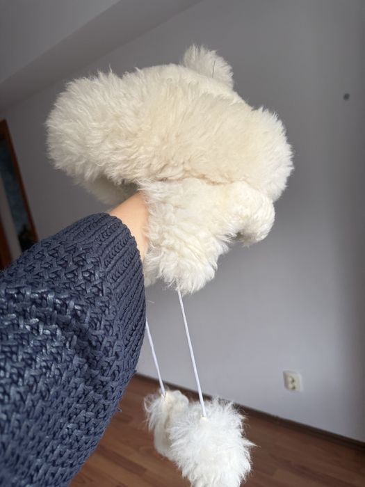 Caciula blana naturala alpaca