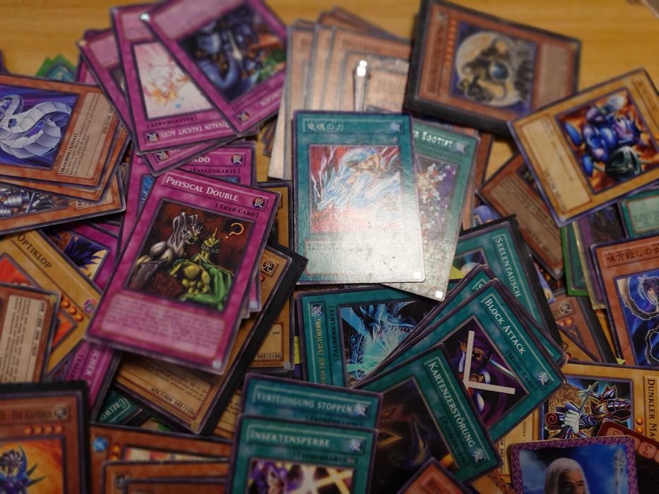 Cutie plina de cartonase YU-GI-OH - 237 cartonase