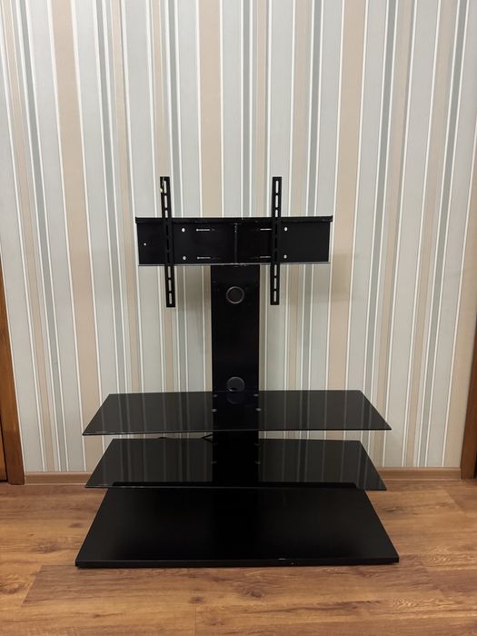 Подставка и окно