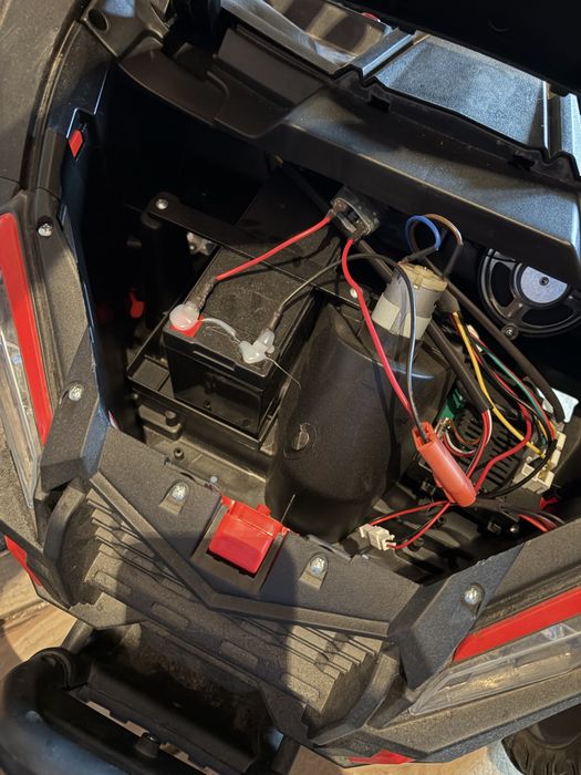 Buggy electric 4x4 pentru copii 1-4 ani