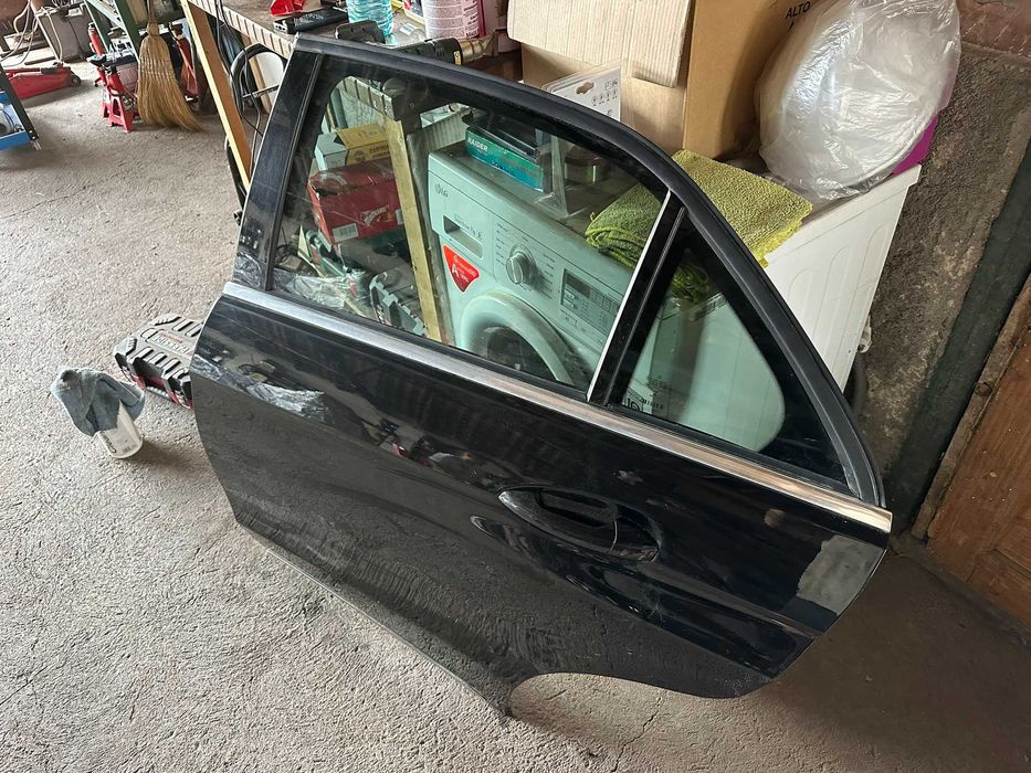 Mercedes W212 задна лява врата