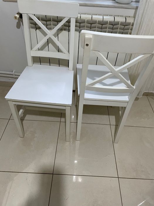 Scaune albe bucătărie