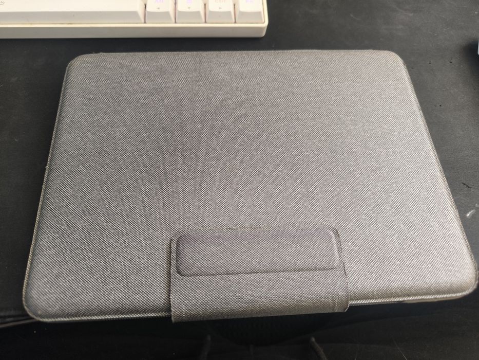 Husa cu tastatura Logitech pentru Ipad 11 pro
