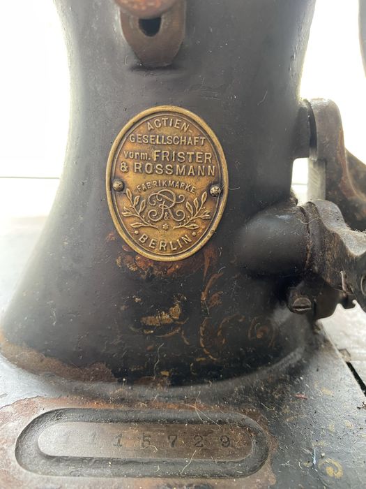 Продам швейную машинку