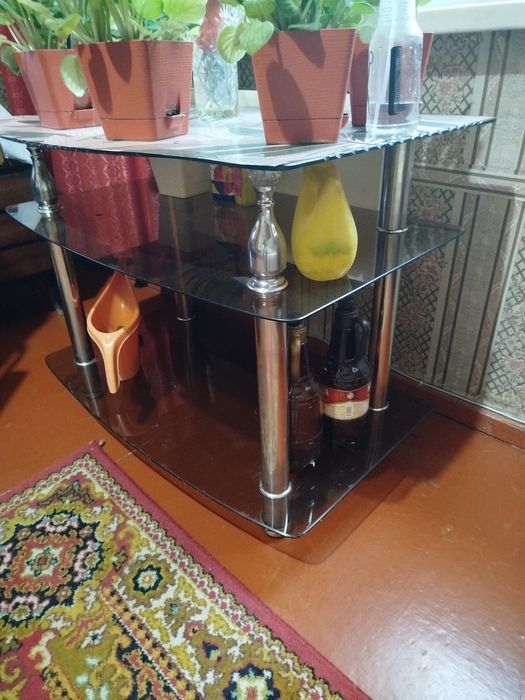 Продам стеклянный столик