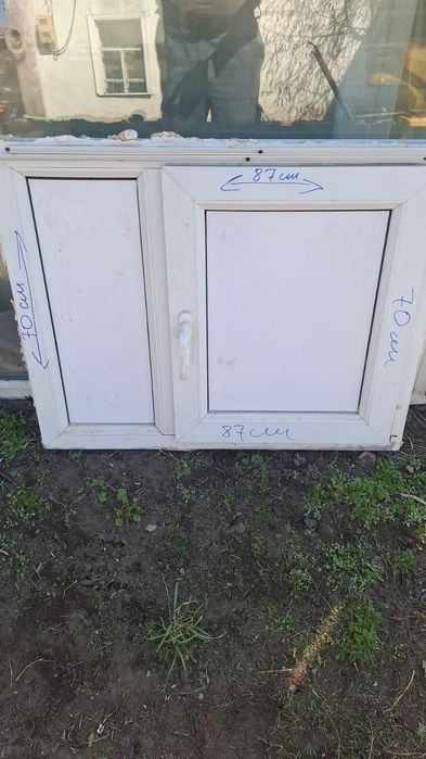 Продам пластиковую дверку