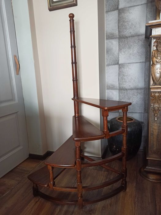 Стълба за библиотека