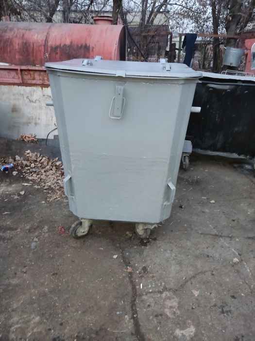 Мусорный контейнер