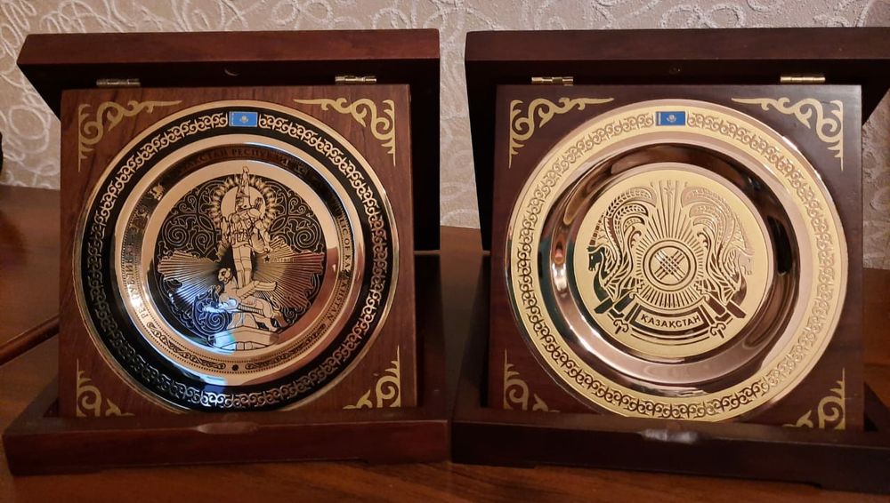 Настольные плакетки