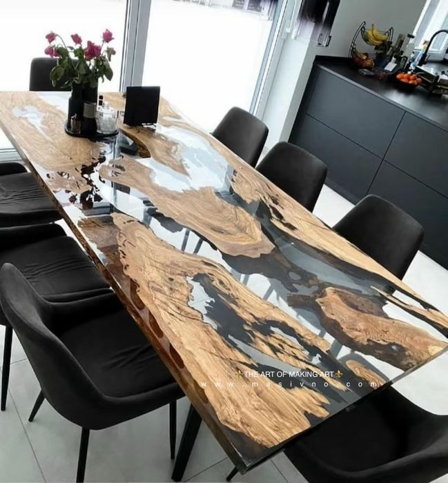 Кръгла Маса от естествено дърво и епоксидна смола.