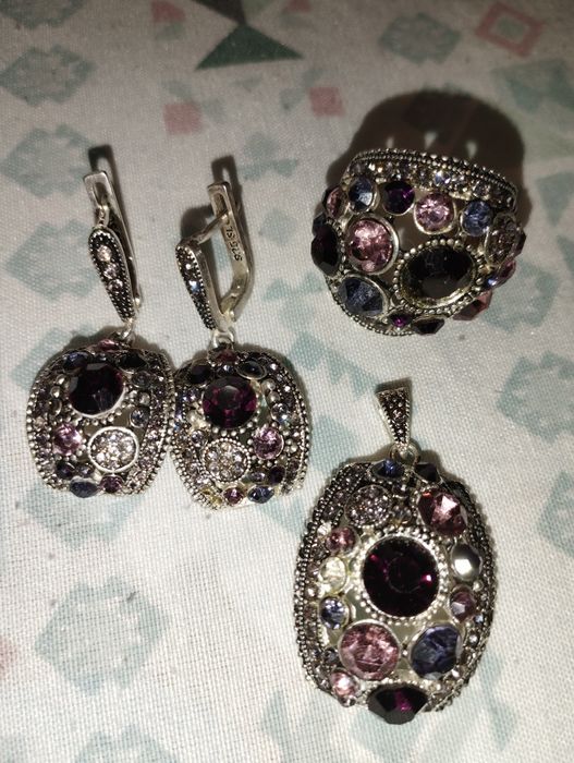 Продам новый  серебрянный набор