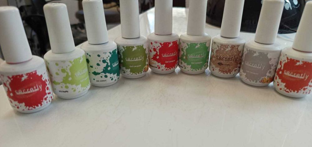 Лакове  Secretly