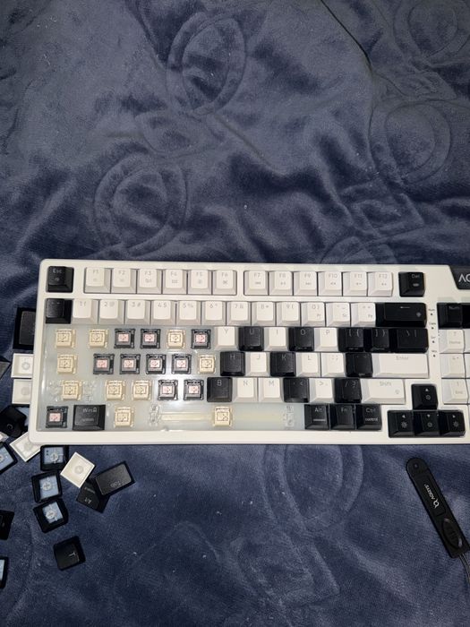 tastatura aqirys adara