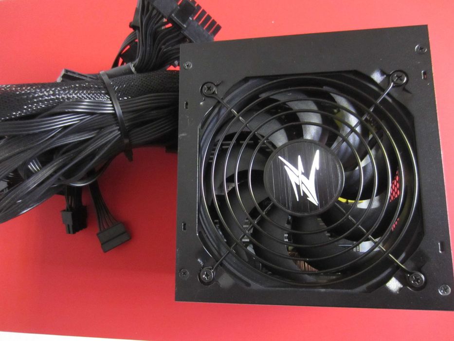 Захранване   Zalman   700W  80PLUS