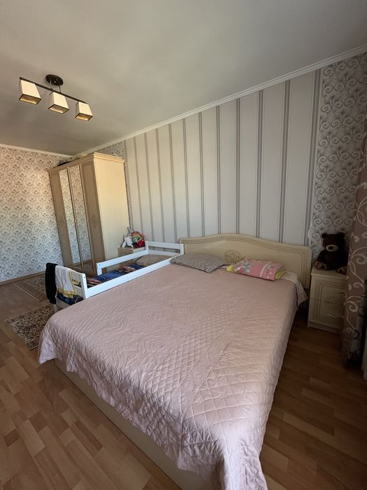 Продам спальный гарнитур