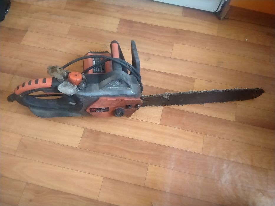 Продам Электро пилу