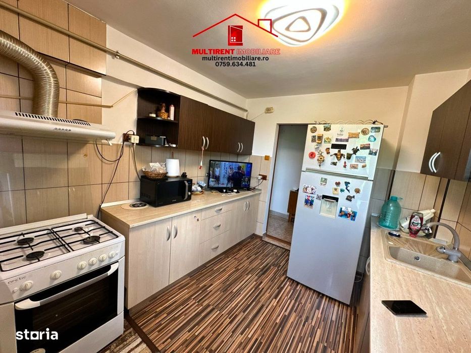 Apartament 3 camere. strada Victoriei, etaj 1