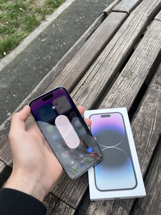 Срочно продам айфон 14 про