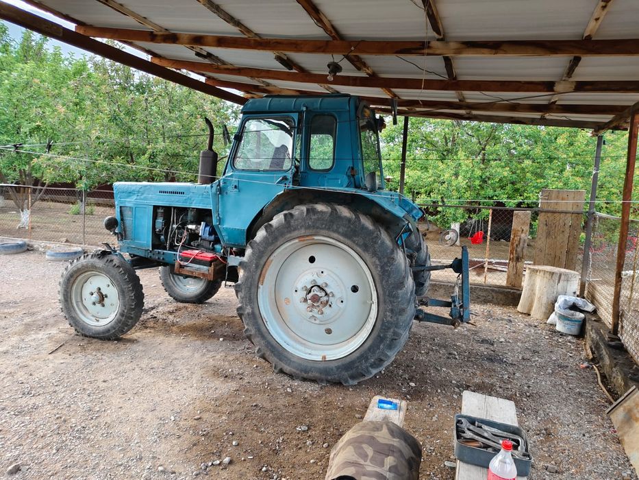 Трактор МТЗ-80 сатылады. Комплекті