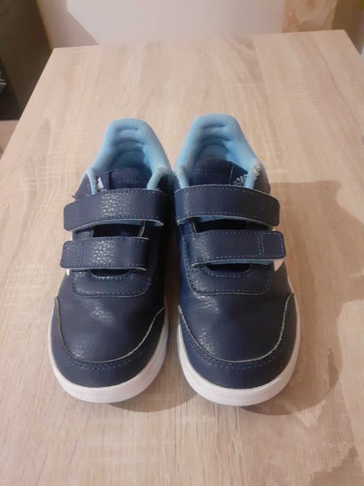 Маратонки ADIDAS номер 30.5