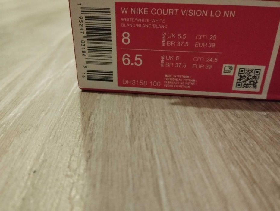 Дамски бели кецове Nike