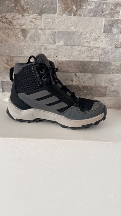 Обувки за момчета Адидас