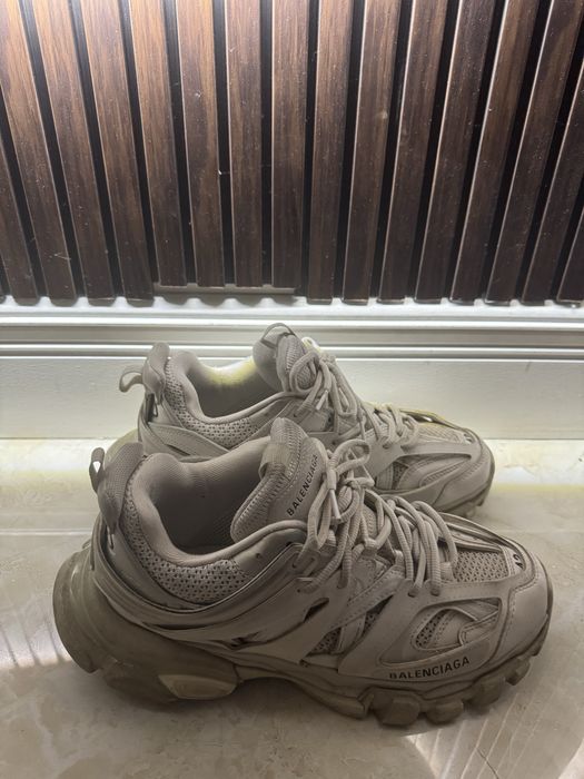 Balenciaga track 1
