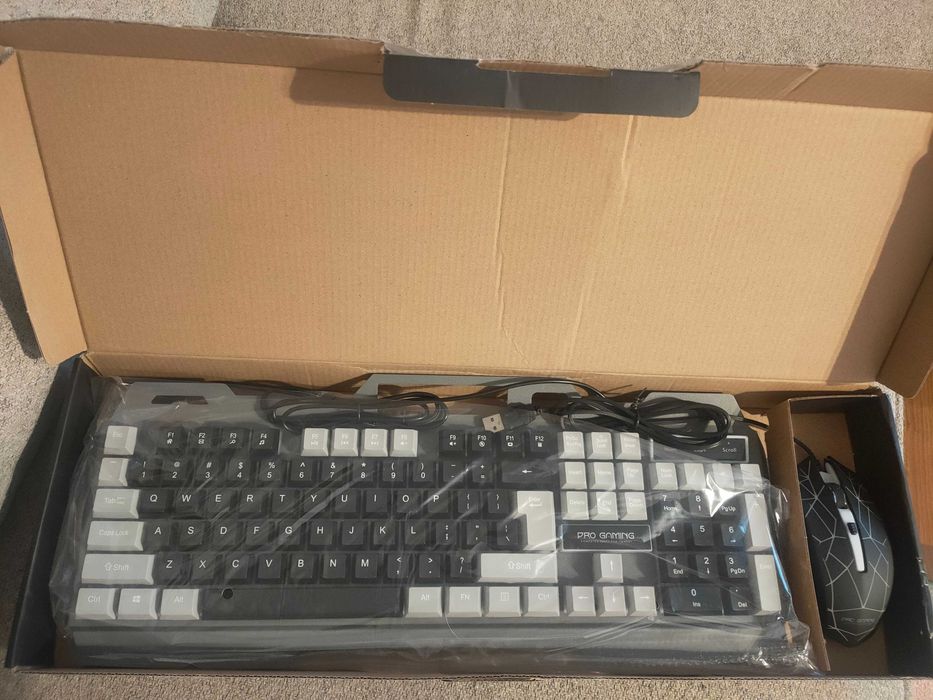 Tastatura gaming cu mouse plus cadou boxe