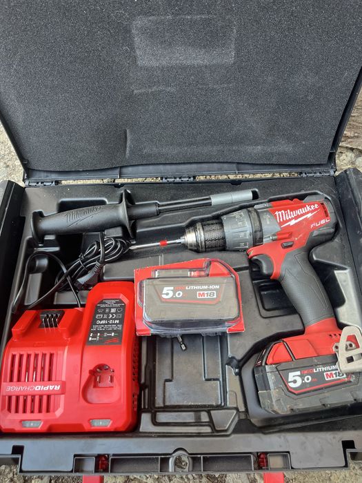 Vând  trusa Milwaukee m 18