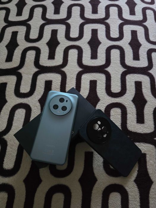 Honor Magic 5 Pro 512 cu 12 GB ram Snapdragon 8 Gen 2