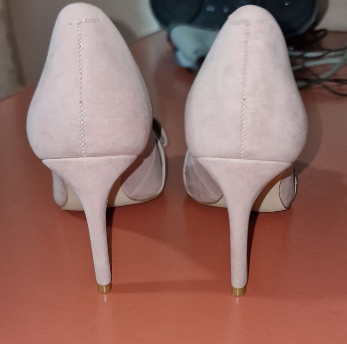 Продаются туфли.