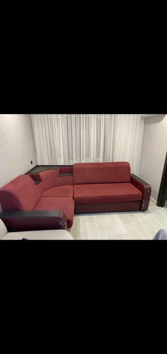 Продам угловой диван цвет бордо