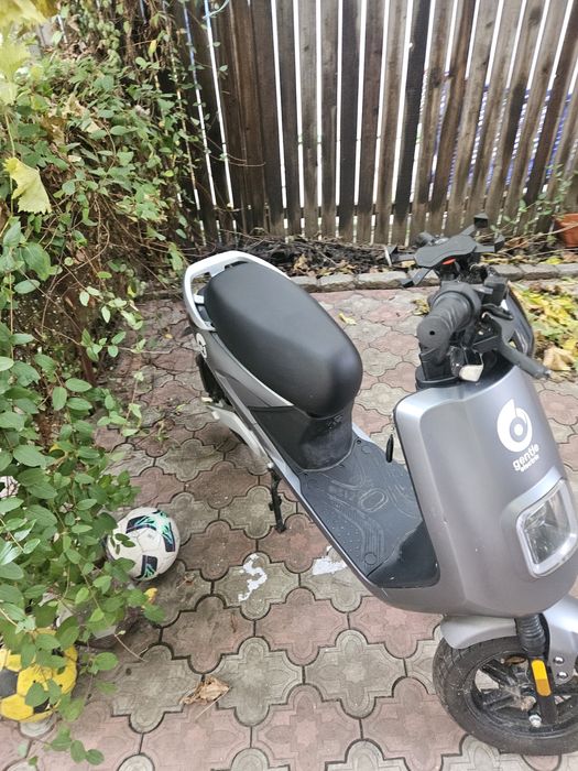 Scuter electric 100km doua bateri