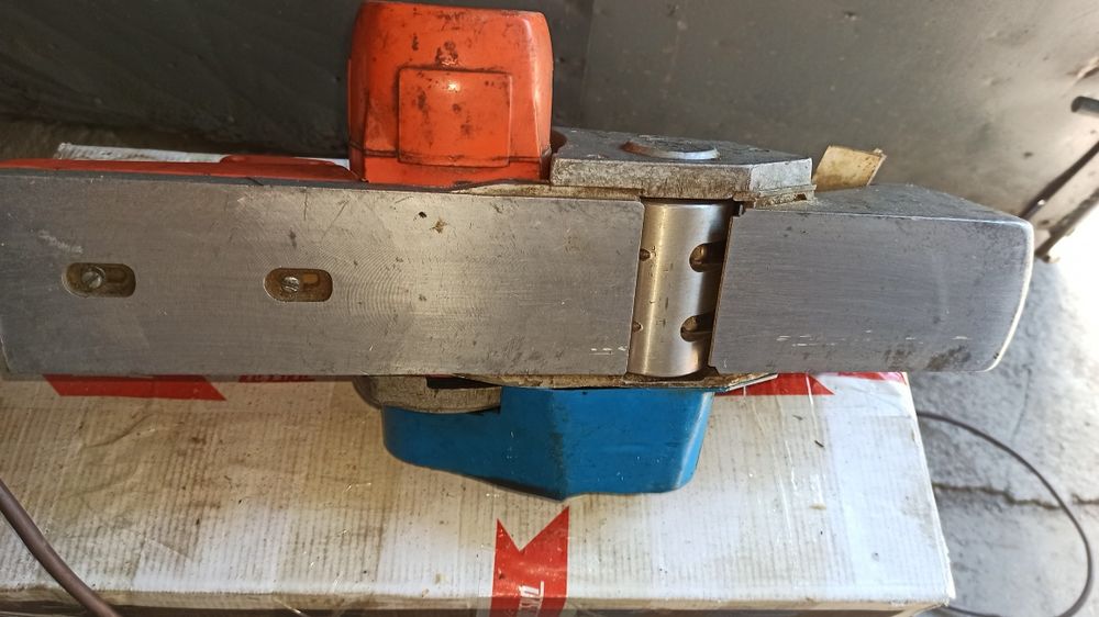 Продам электропилу.