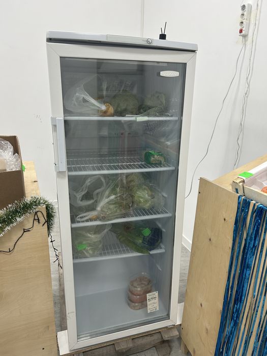 Витринный холодольник на магазин