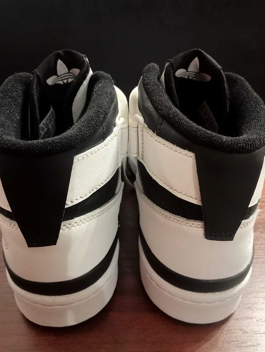 Кроссовки Adidas