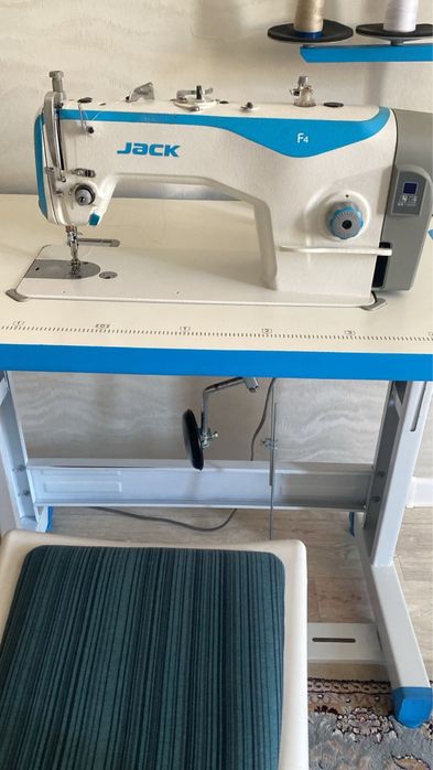 Швейная машина Jack F4