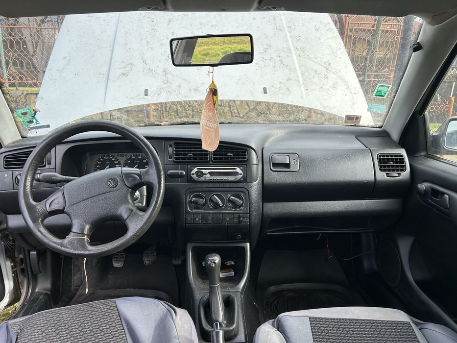 Голф 3 1.6  101 коня на части