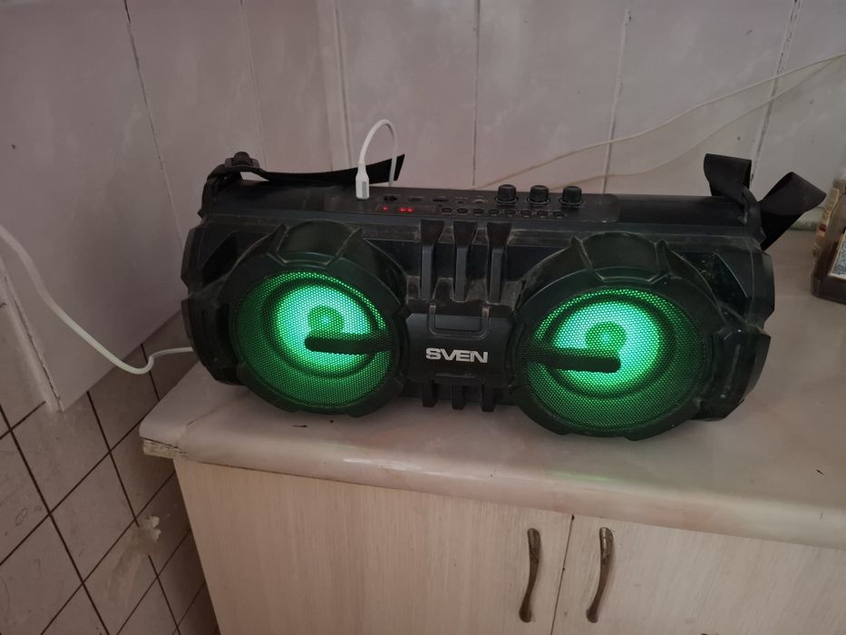 Музыкальный колонка буфер.
