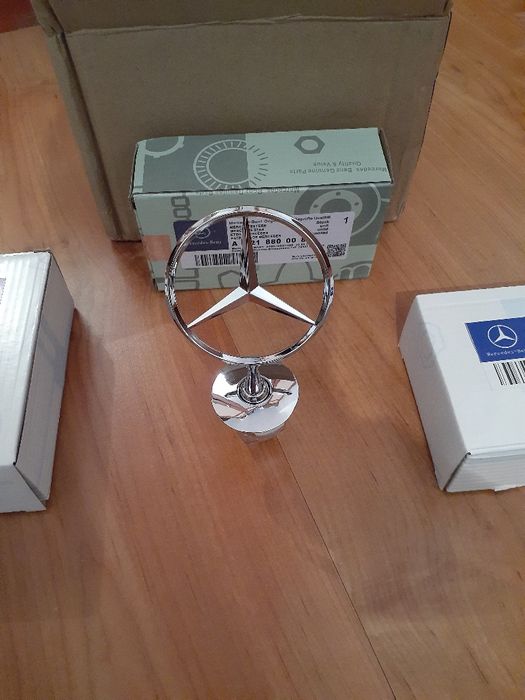 Значок эмблема на капот  мерседес