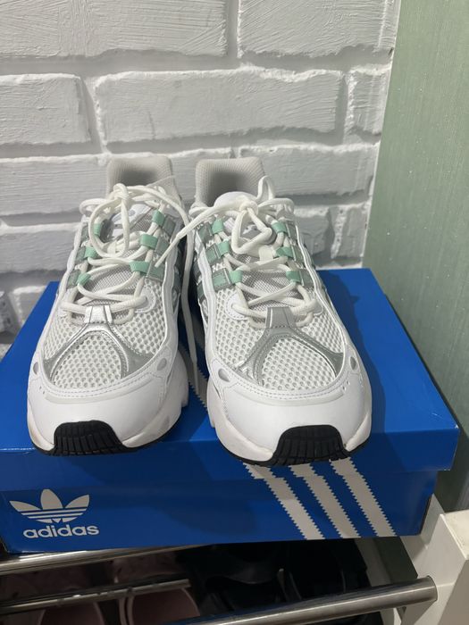 Продам кроссовки Adidas оригинал,летние.