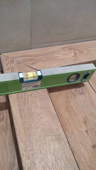 Стелим ламинат плитку