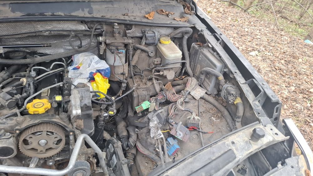 Dezmembrez Dodge nitro 2.8  diesel