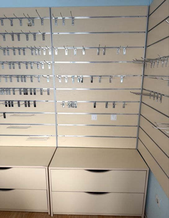 Търговско оборудване за магазин аптека,магазин за бижута и за дрехи