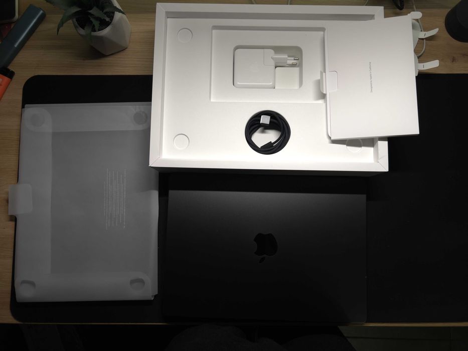 Лаптоп Apple MacBook Pro 14” M4 чип, 16GB RAM, 512GB SSD