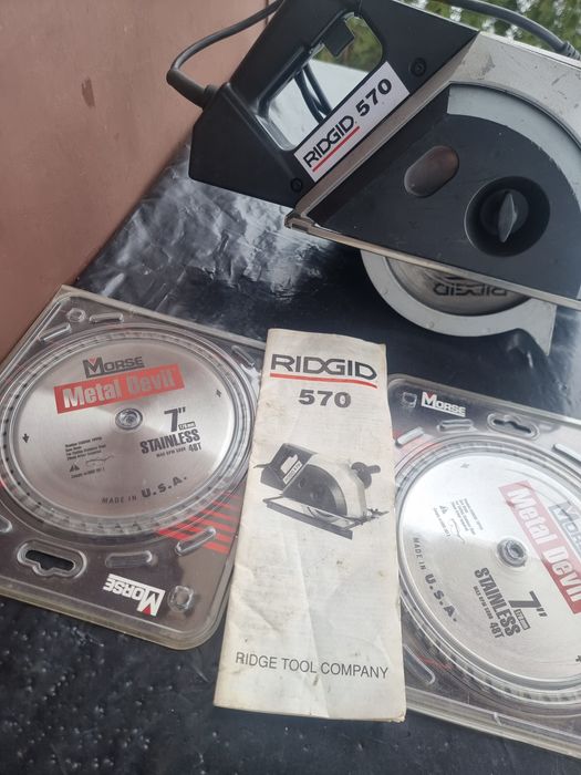 Vând circular metal